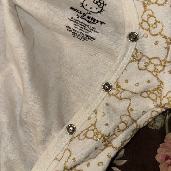 3 Month old Hello kitty Outfit for baby girl For Sale - Picture 6 of 7